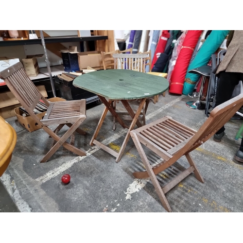 695 - A great suite of garden furniture. Consisting of three folding chairs and a central folding table. D... 