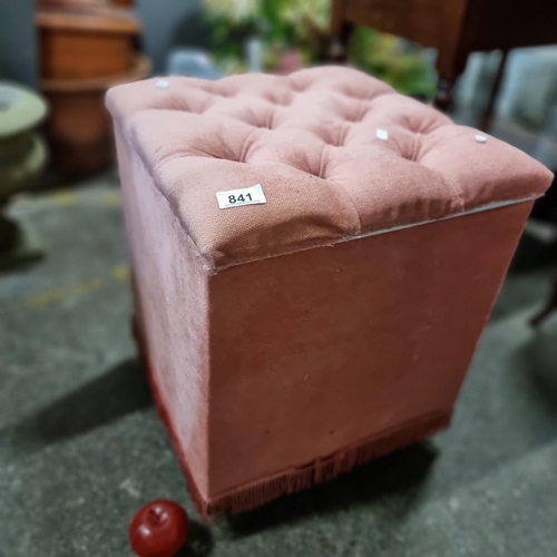 841 - A vintage ottoman in a shade of blush pink with button back detailing to lid. Comes with a selection... 