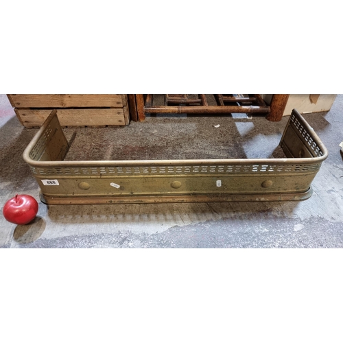 888 - A nice vintage brass fire fender with pierced detail to top. L78cm x W25cm