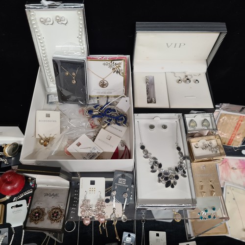 786 - A huge and varied collection of nice quality jewellery, including lots of bagged and boxed examples,... 