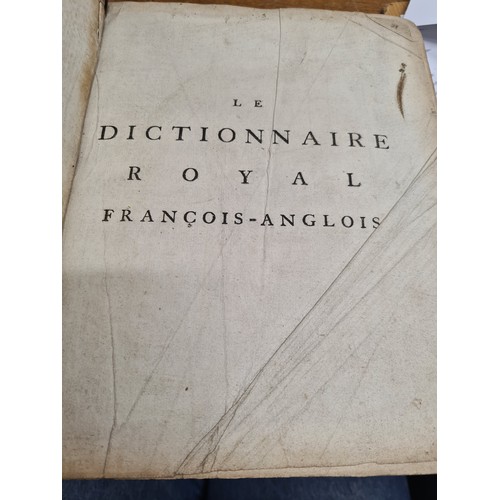 174 - A hardback leather bound antique Anglo-French dictionary. Titled ''Le Dictionaire Royal François-Ang... 