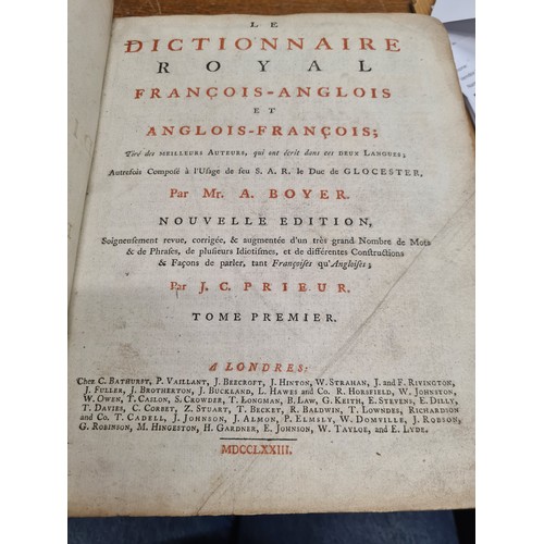 174 - A hardback leather bound antique Anglo-French dictionary. Titled ''Le Dictionaire Royal François-Ang... 