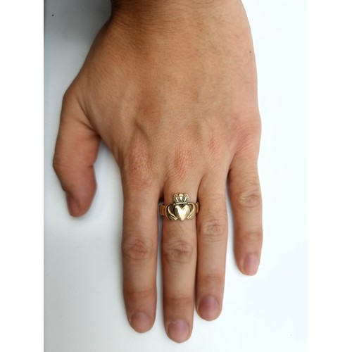 4 - A great sized vintage Irish Claddagh 9 carat Gold ring. Ring size: Q.5. Weight: 4.35 grams.