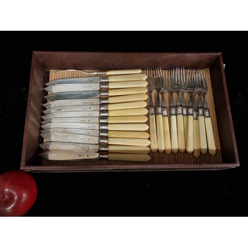 195 - Star lot - A total of twenty-three pieces of elegant sterling silver cutlery. Hallmarked London, Wes... 