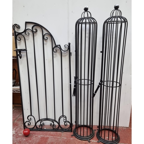 470 - A fantastic garden scroll gate with two matching pillars, hinged doors and stakes for mounting. As n... 