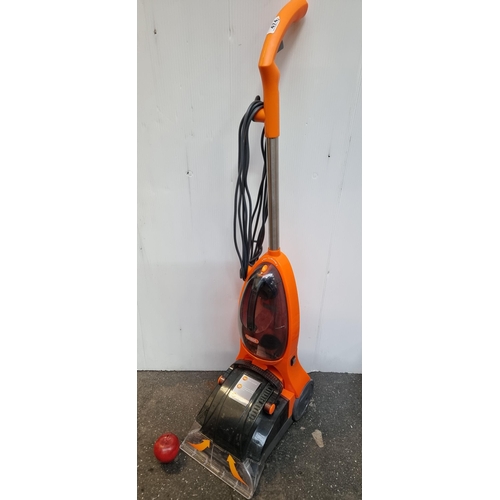 474 - A Vax Powermax VRS5W upright bagless vacuum cleaner.