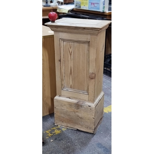 701 - A nice solid wood locker with three shelves inside. 98cm tall 46cm wide and 34cm deep.