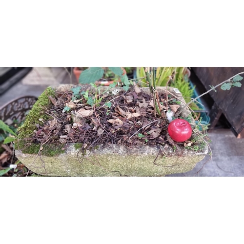 760 - Star lot : A heavy antique stone garden planter. Attractive good size trough with nice patina. H16cm... 