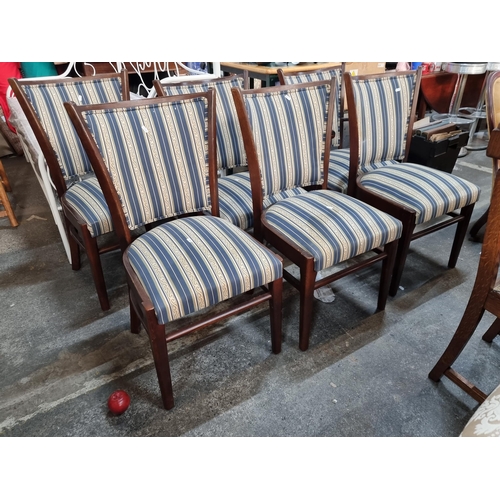 787 - Star Lot : Six high quality dining chairs, two of which are carvers. In very nice condition, sharply... 