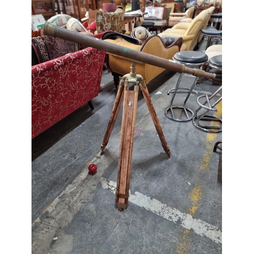 824 - A fantastic antique telescope with brass and copper fittings and wooden tripod. Around H100cm