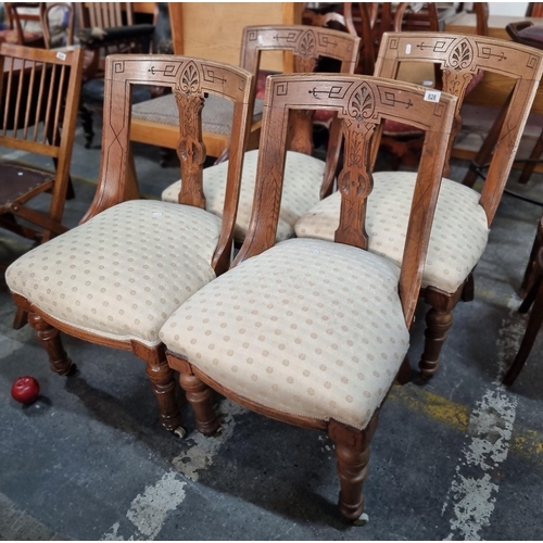 828 - A set of four antique dining chairs. With beautifully turned front legs and carved backrests. Uphols... 