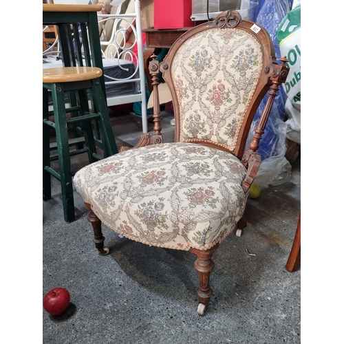 837 - A beautiful carved, Victorian chair. An unusual example with intricately carved frame featuring a tr... 