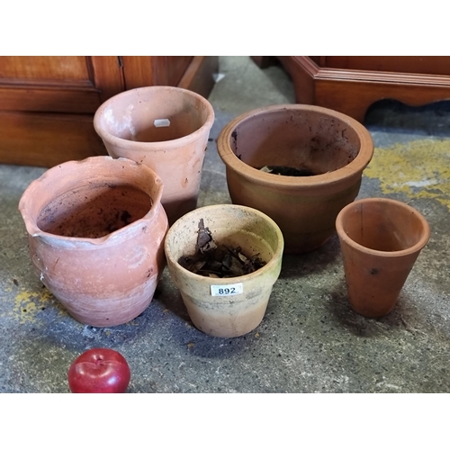 892 - Five terracotta planters of varying sizes.