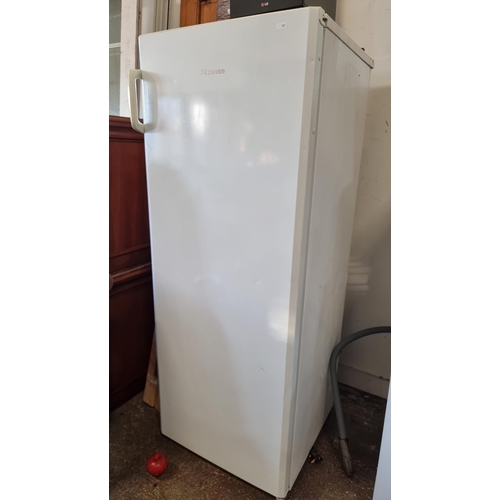 910 - A Hisense fridge in good condition. Model B-L374