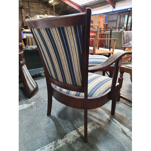 787 - Star Lot : Six high quality dining chairs, two of which are carvers. In very nice condition, sharply... 