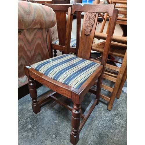 788 - Four charming and very attractive 1930s Oak chairs, with distinctly turned legs and a central splat ... 