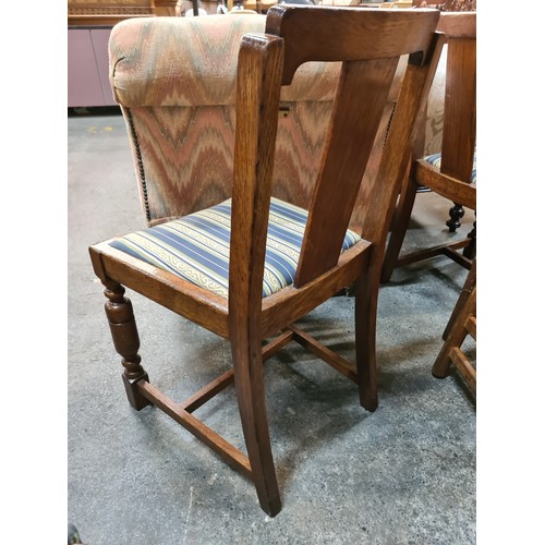 788 - Four charming and very attractive 1930s Oak chairs, with distinctly turned legs and a central splat ... 