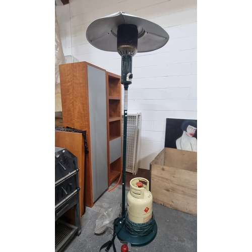 891 - A freestanding, outdoor, patio gas heater. Supplied with a Flogas 12.5l gas cylinder (Gas cylinder m... 