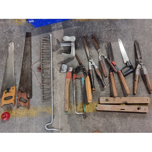 592 - A selection of hardware and DIY tools. Including a cobbler's triple shoe last, a pair of hand saws, ... 