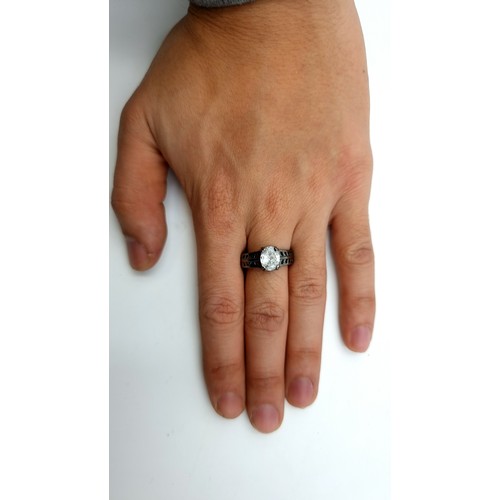 865 - A beautiful sterling silver ring set with an oval cut colourless moissantie, 1.300 carats, ring size... 