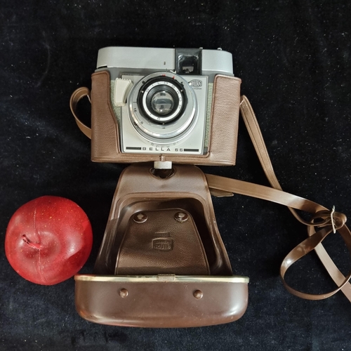 232 - A vintage, German made Bilora Bella 66 SLR medium format camera, which takes 120 film. Produced in t... 