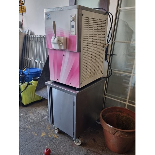 211 - Super Star Lot : A Gel Matic Model BC100PM ice cream dispenser. A super example with a cylinder dept... 