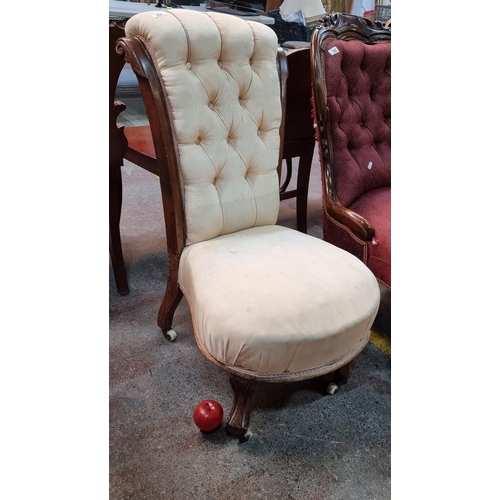 365 - Star lot : A very lovely Victorian, mahogany nursing chair with buttonback detailing and original ce... 