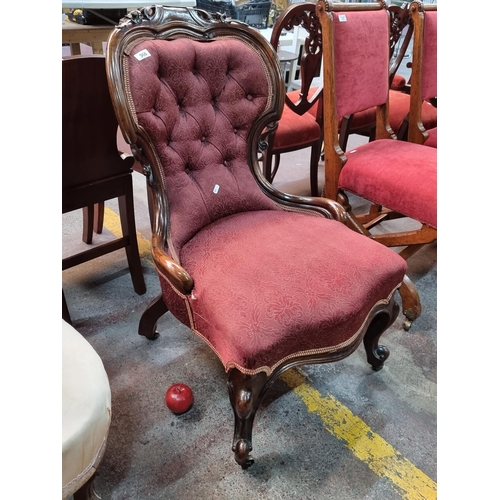 366 - Star lot : A fabulous spoonback Victorian chair. A very lovely example with carved mahogany frame an... 