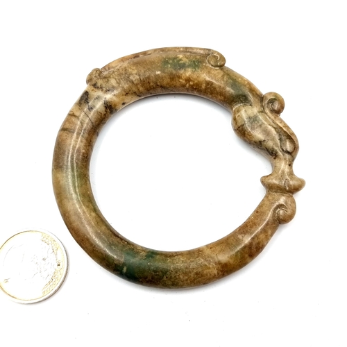 452 - A very attractive vintage Japanese jade dragon bracelet. Total weight: 53.27 grams Cold to the touch