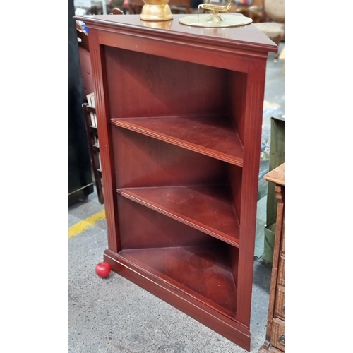 468 - A Regency inspired corner shelving cabinet. With two interior shelves and reeded detail. SD. H115cm ... 