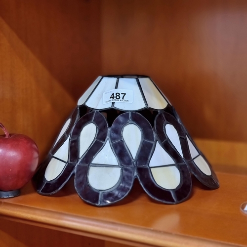 487 - A beautiful Tiffany style lamp shade with glass panels in shades of ruby and cream. In very good con... 