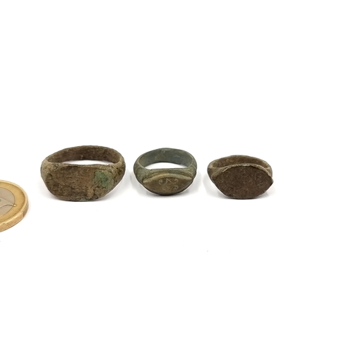 757 - Three ancient Roman emblem mounted rings in sizes R, F and J. Total weight: 14.17 grams, Found in Ro... 