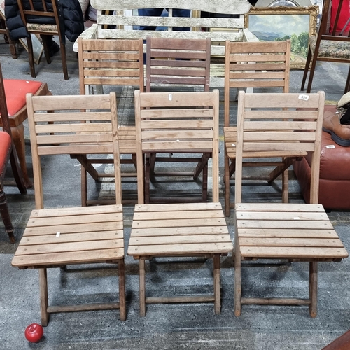 559 - A set of six wooden outdoor folding chairs with horizontal splatbacks. Great addition to any garden.... 