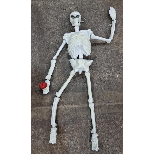 566 - A full size plastic model skeleton. A great lightweight example perfect for hanging or display at ho... 