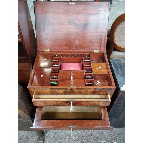 464 - Star lot :  A magnificent Georgian work table in burl walnut. Featuring a hinged top with beautiful ... 