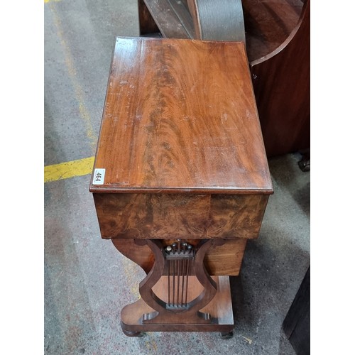 464 - Star lot :  A magnificent Georgian work table in burl walnut. Featuring a hinged top with beautiful ... 