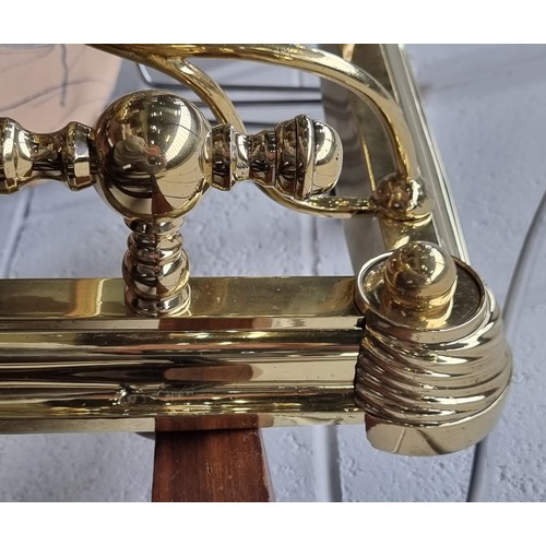 333 - An elegant brass fire fender with fluted and curvilinear detail. Internal W 140cm X D 29cm, External... 