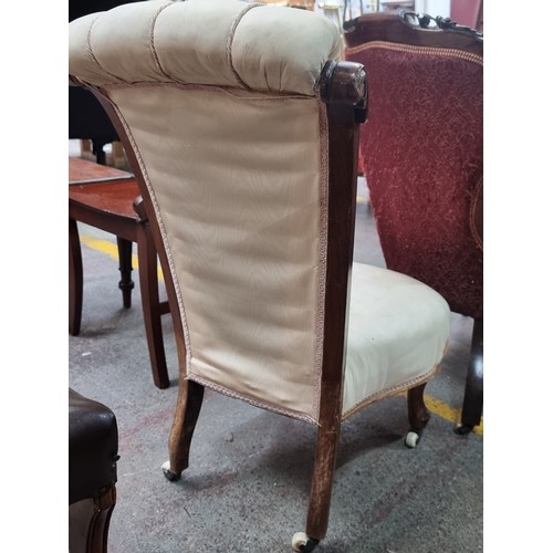 365 - Star lot : A very lovely Victorian, mahogany nursing chair with buttonback detailing and original ce... 