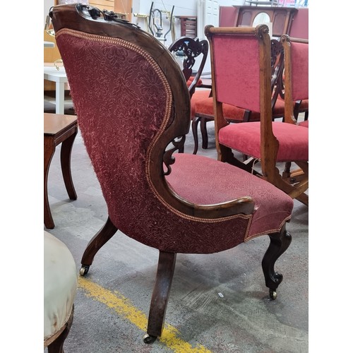 366 - Star lot : A fabulous spoonback Victorian chair. A very lovely example with carved mahogany frame an... 