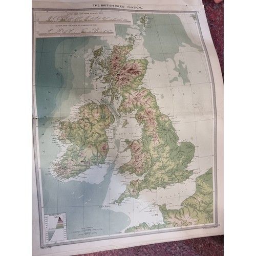 654 - An amazing late Victorian hardback copy of 'The Harmsworth Atlas and Gazetteer' with over five hundr... 