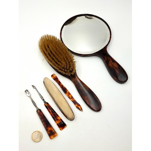 415 - An antique collection of faux tortoise shell dressing table and manicure items, In very good conditi... 