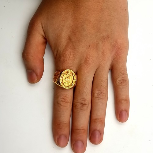 448 - A gold toned insignia Gents ring size U.
Weight: 13.23 grams With a lion and the word sweet. Its mar... 