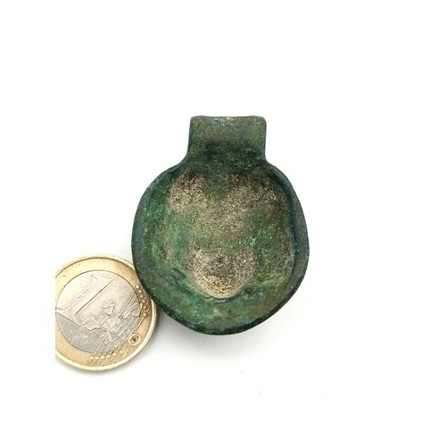 741 - Star lot : A finely carved example of an Ancient Greek goddess bronze pendant circa 300-100 BC. 
MM:... 