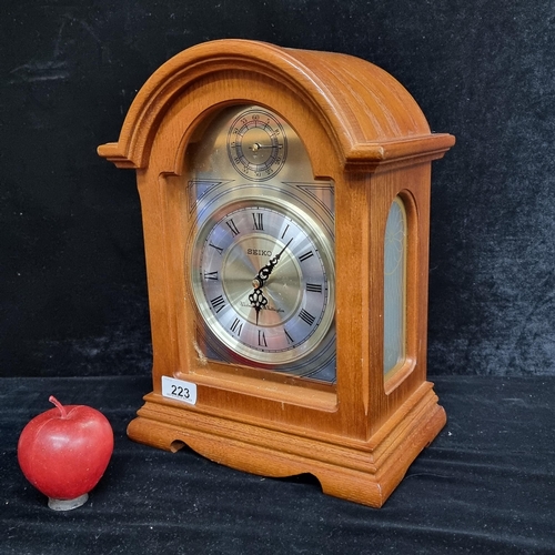 223 - A large Seiko Westminster-Whittington mantle clock housed in neat wooden case. Quartz operated.