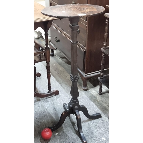 773 - A gorgeous vintage pedestal plant stand table featuring a multi-tone intricate floral marquetry to t... 