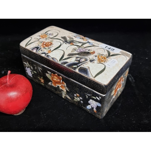 149 - A fine china Japanese Satsuma box. Hand-painted with bird and chrysanthemum motifs.