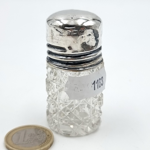 21 - A sterling silver antique smelling salts cut glass bottle. This example features a screw twist sterl... 
