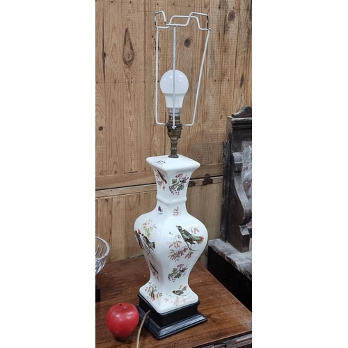 877 - A very pretty tall Victorian style table lamp. Featuring a porcelain base with kingfisher and an ora... 