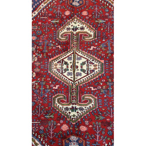 451 - Star lot A really beautiful handwoven Indian wool rug. A super impressive room rug with red and blue... 