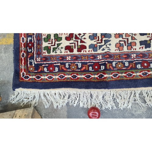 451 - Star lot A really beautiful handwoven Indian wool rug. A super impressive room rug with red and blue... 